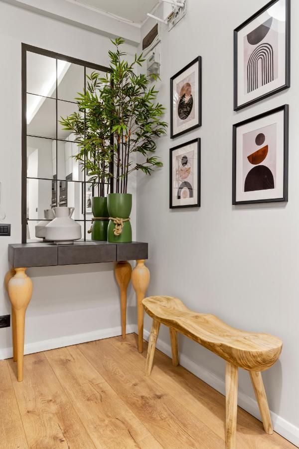 Tova Pearl Ultracentral - Romana Square Subway Appartement Boekarest Buitenkant foto